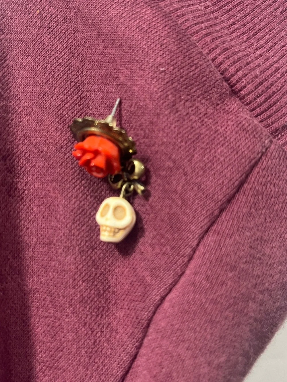 HOT TOPIC SKULL EARRINGS